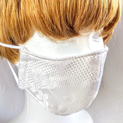 不織布×シルクの三層構造マスク　白地正絹花柄　おしゃれと実用性　美肌　立体　絹　正絹　布マスク　和柄 2枚目の画像