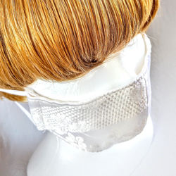 不織布×シルクの三層構造マスク　白地正絹花柄　おしゃれと実用性　美肌　立体　絹　正絹　布マスク　和柄 4枚目の画像