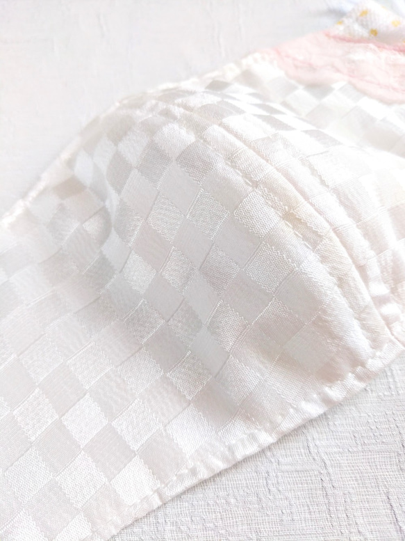 不織布×シルクの三層構造マスク　白地市松模様　レース　おしゃれと実用性　美肌　立体　絹　正絹　布マスク　和柄 3枚目の画像