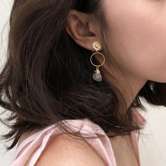 Venus Earringsナチュラルパウダークリスタルローペンダントデザインイヤリング 3枚目の画像