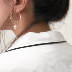 Aubree Earrings 天然淡水珍珠新月圈圈耳環 第4張的照片