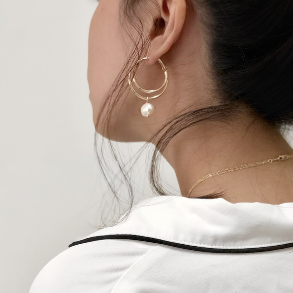 Aubree Earrings 天然淡水珍珠新月圈圈耳環 第6張的照片