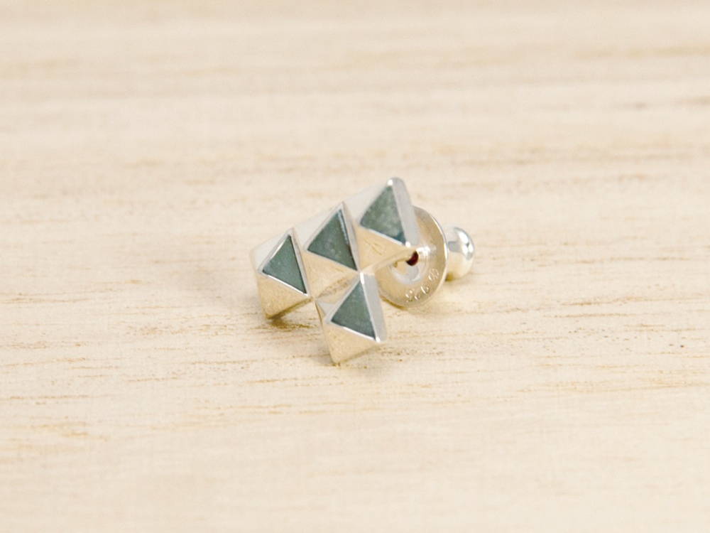 テトリミノ「T」スタッズピアス　シルバー925