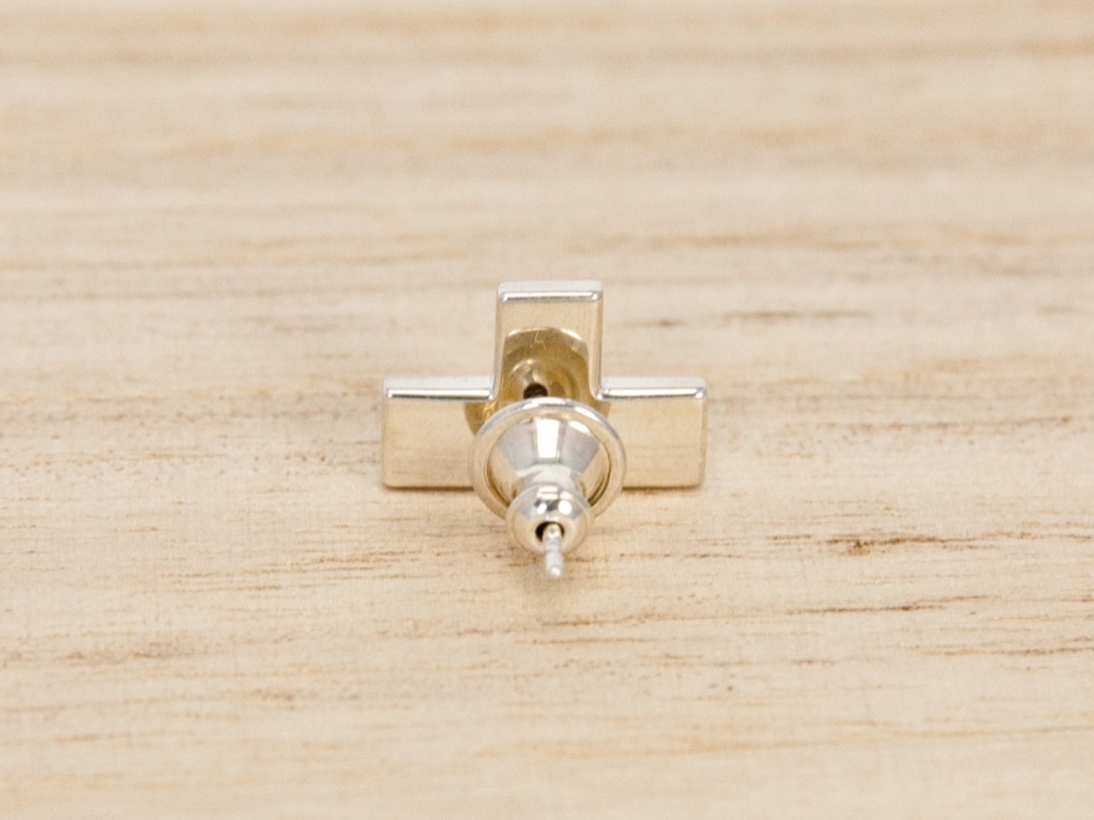 テトリミノ「T」スタッズピアス　シルバー925