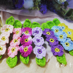 長春花髮夾 · 花季系列 · 蕾絲鉤織 · 手作髮飾 · 甜美風 · 情人節禮物 第2張的照片