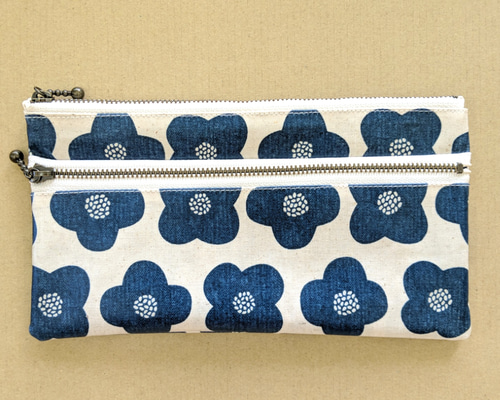 Ataraxia　ファスナーポーチ 人気色追加】ふっくらレザーポーチ （イタリアンレザー MAINE）バッグ