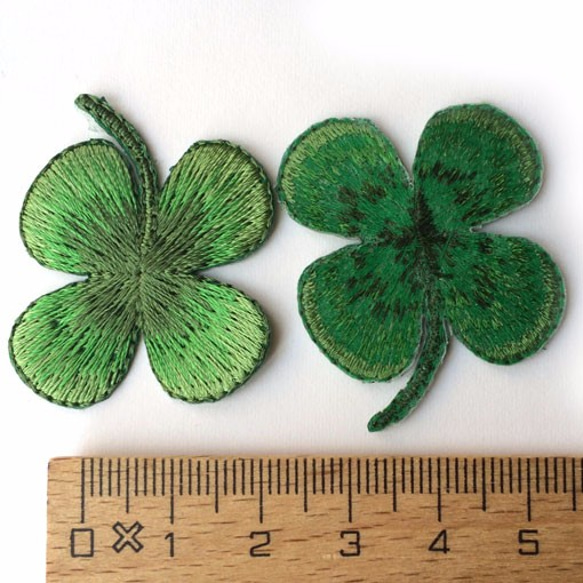 アップリケワッペン グラフィカル 四葉のクローバー 2枚 w-0720 よつば シロツメクサ 白詰草  UI 3枚目の画像