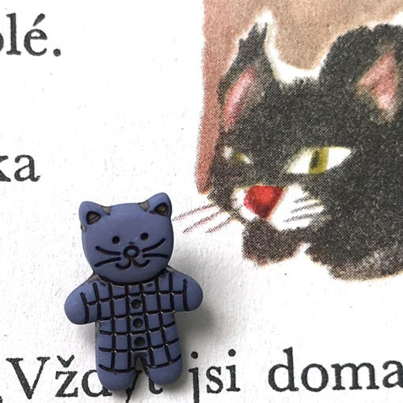 フランス製 ボタン パジャマの猫　ブルーグレー　TD  2個 猫 2056 1枚目の画像