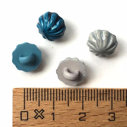 フランス　プラスチックボタン 陶器風S-ライトグレー ２個 3枚目の画像