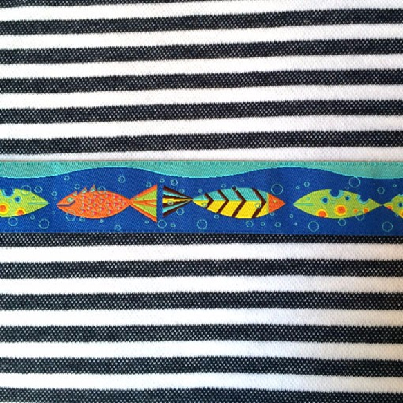 アメリカデザイン  チロル刺繍リボン80cm-魚の学校 1枚目の画像