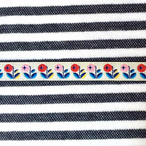アメリカデザイン 刺繍リボン1ヤード-ティニーフラワー ホワイト 1枚目の画像