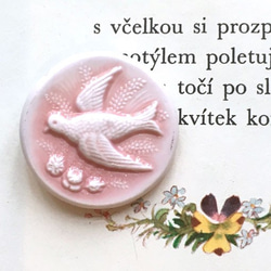 アメリカ製 アートストーンボタン-鳥と小花 ピンク1210 1枚目の画像
