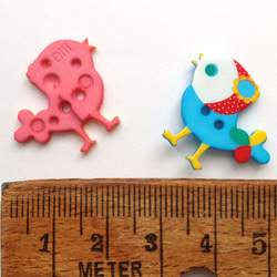 ドイツ製 プラスチックボタン 頭巾の小鳥 バード-グリーン　573 3枚目の画像