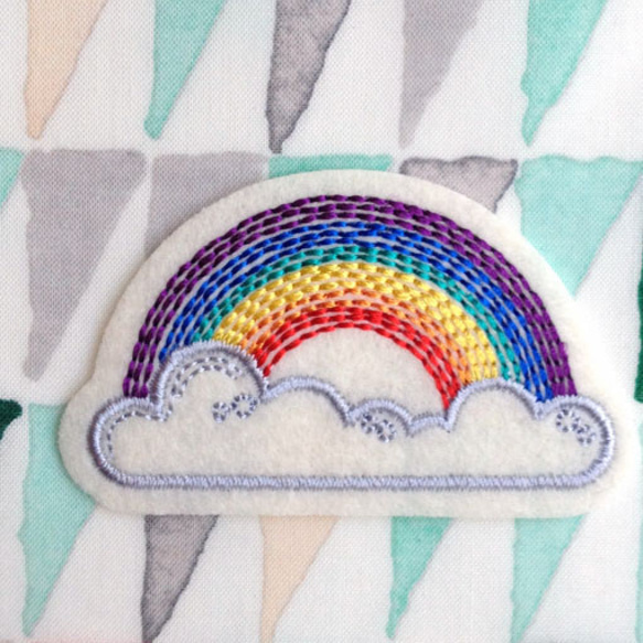 アップリケワッペン -ドローイング 虹と雲 1枚目の画像