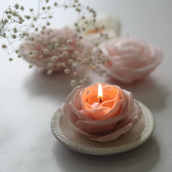 天然の蜜蝋　くすみピンクの薔薇キャンドル　 2枚目の画像