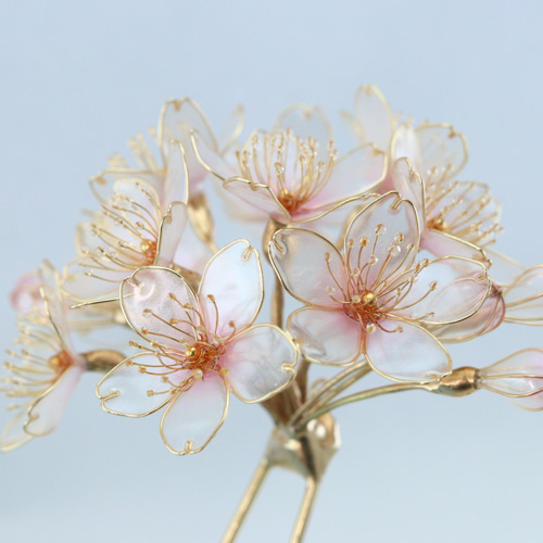 ゆらり桜のかんざし ディップアートの髪飾り - 飾屋那月 | minne