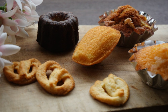 こだわりのおまかせ焼き菓子セット！☆お誕生日のギフトにも☆珈琲、紅茶はもちろんお酒にも良く合います！ 1枚目の画像