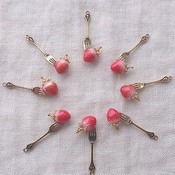 shinee*strawberry
フォークいちごのネックレス
〈赤・ピンク・青〉 4枚目の画像