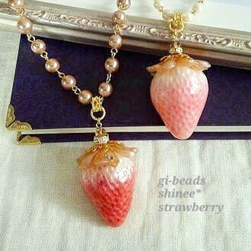 shinee*strawberry 大きないちごのゴージャスネックレス 