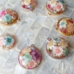 ★お好みオーダーできます★お花ドームのネックレス
orgonite & flowerdome jewelry 5枚目の画像