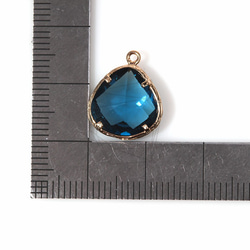 GLA-033-G【2個入り】トライアングルグラスチャーム,Triangle Framed Stone Charm 5枚目の画像