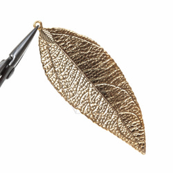 PDT-1160-MG【2個入り】テクスチャリーフペンダント,Textured leaf Pendant 4枚目の画像