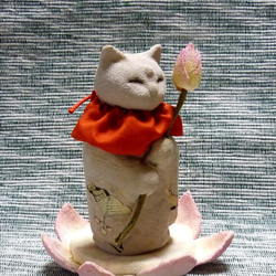 猫地蔵物語　蓮の花の上で蓮のつぼみを持つ猫地蔵様　江戸縮緬 5枚目の画像