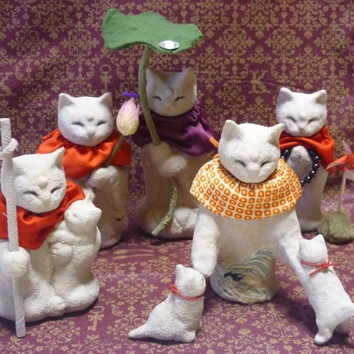 猫地蔵物語 蓮の花の上で蓮のつぼみを持つ猫地蔵様 江戸縮緬 その他