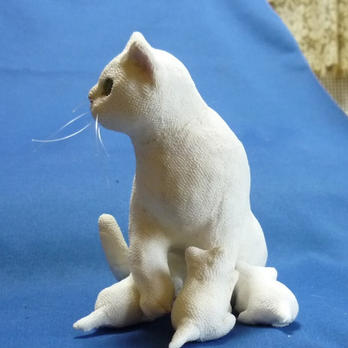 白猫のニャンズ 青い目の白猫母さんと3匹の赤ちゃん猫 (送料無料