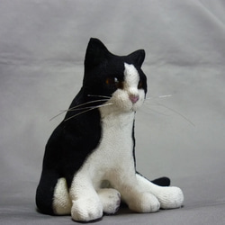 黒白猫さん　横座り　(送料無料) 3枚目の画像