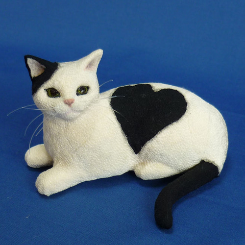 黒猫様.*・゜　.゜・*.オーダー品☆。.:＊・゜ ハートの模様のある白黒猫 その他置物 ねこ工房ふぉれすと 通販