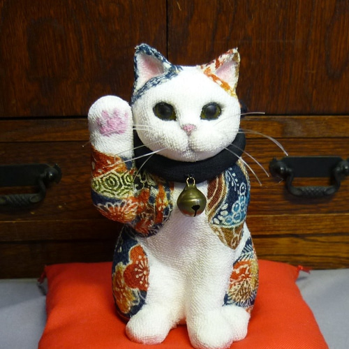 ちりめん貼り 招き猫