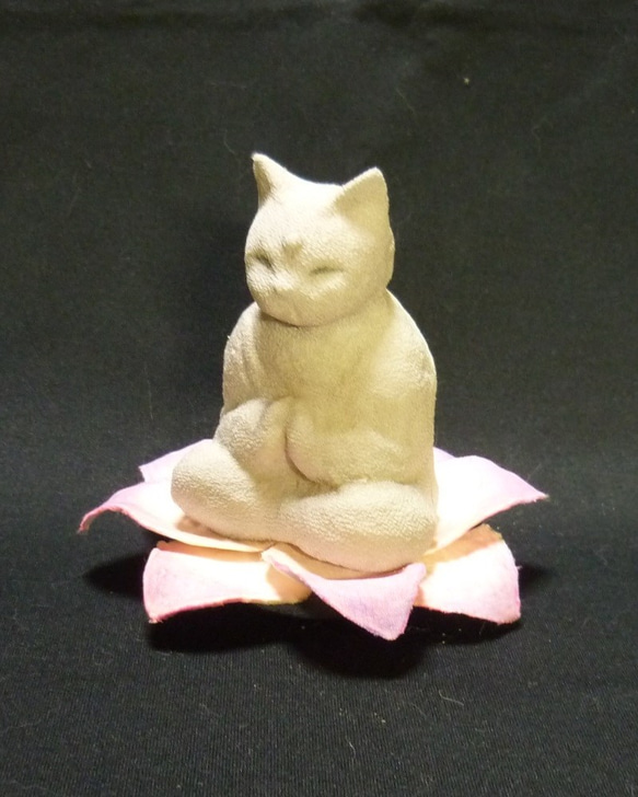 蓮の花に座る合掌猫仏様 5枚目の画像