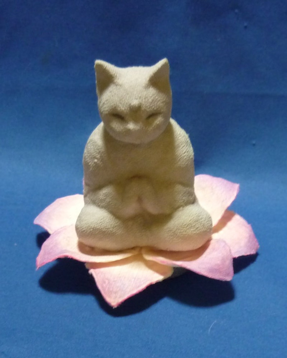 蓮の花に座る合掌猫仏様 9枚目の画像