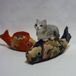 猫だって端午の節句 こいのぼりに乗った猫 江戸縮緬 その他置物
