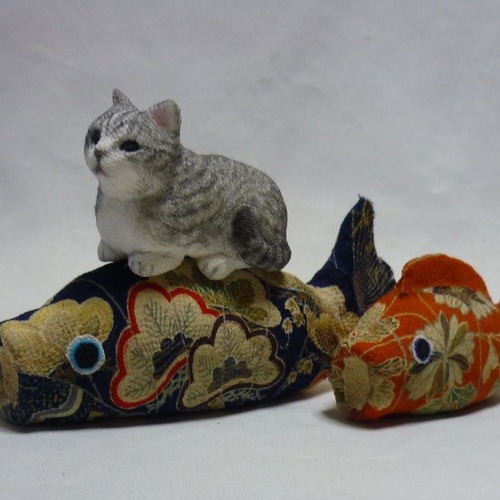 猫だって端午の節句 こいのぼりに乗った猫 江戸縮緬 その他置物 ねこ