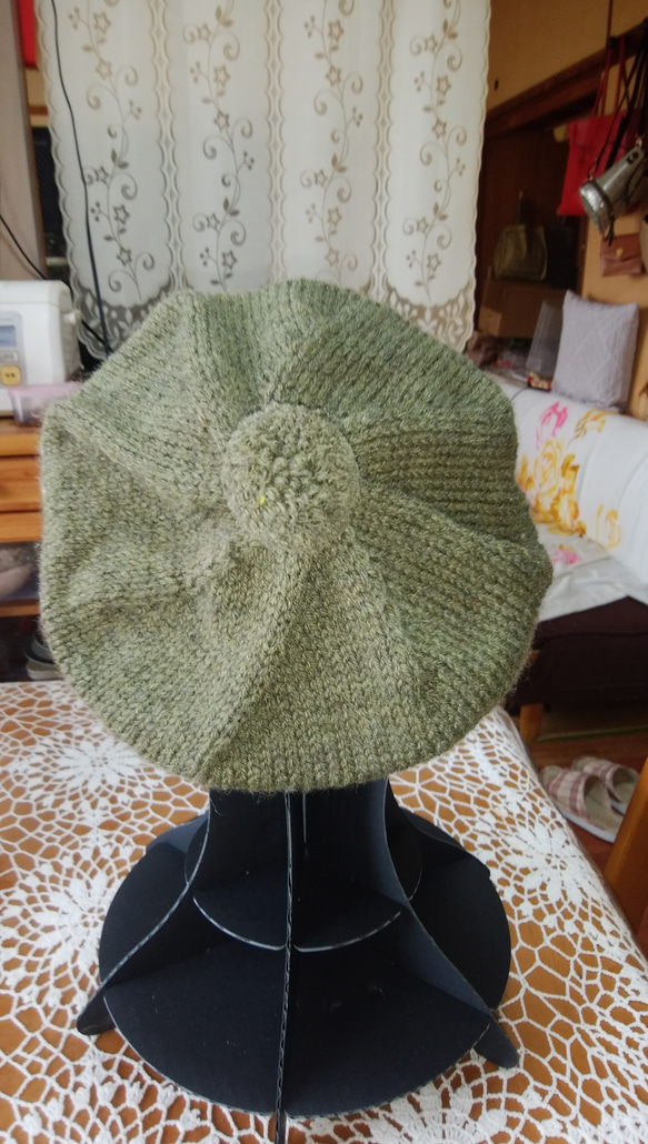 編み込み柄ベレー帽(秋冬物)棒針編み 3枚目の画像