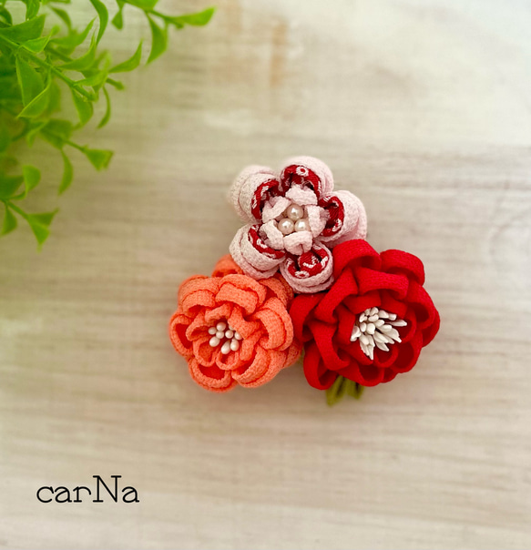 つまみ細工/ちりめん】お花の髪飾り/赤ピンク系 かんざし carNa