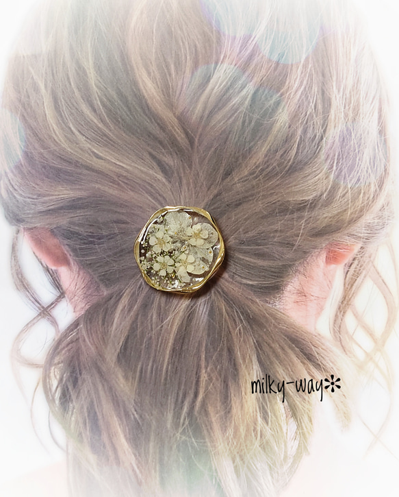 ひまうい様　6.3 花　レジンヘアゴム　白　花のフィルムを入れたもの UVレジン】本物のお花で！花束風ヘアゴム～ With genuine
