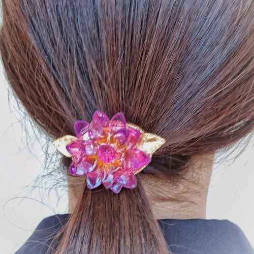 大きく咲いたダリア＊レジンのヘアゴム ヘアゴム Milky Way☆ 通販