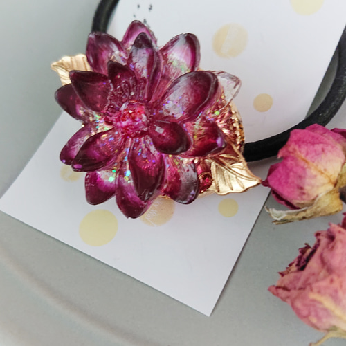 大きく咲いたダリア＊レジンのヘアゴム ヘアゴム Milky Way☆ 通販