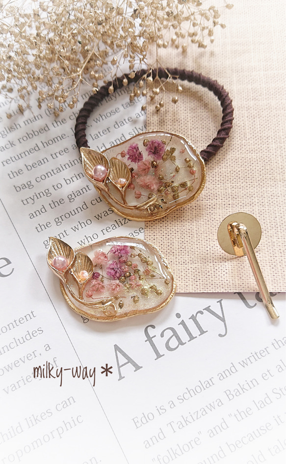 ピンクフラワーとひまわりハートレジンヘアゴム ポニーフック変更可能。 ピンクフラワーとひまわりハートレジンヘアゴム ポニーフック変更可能