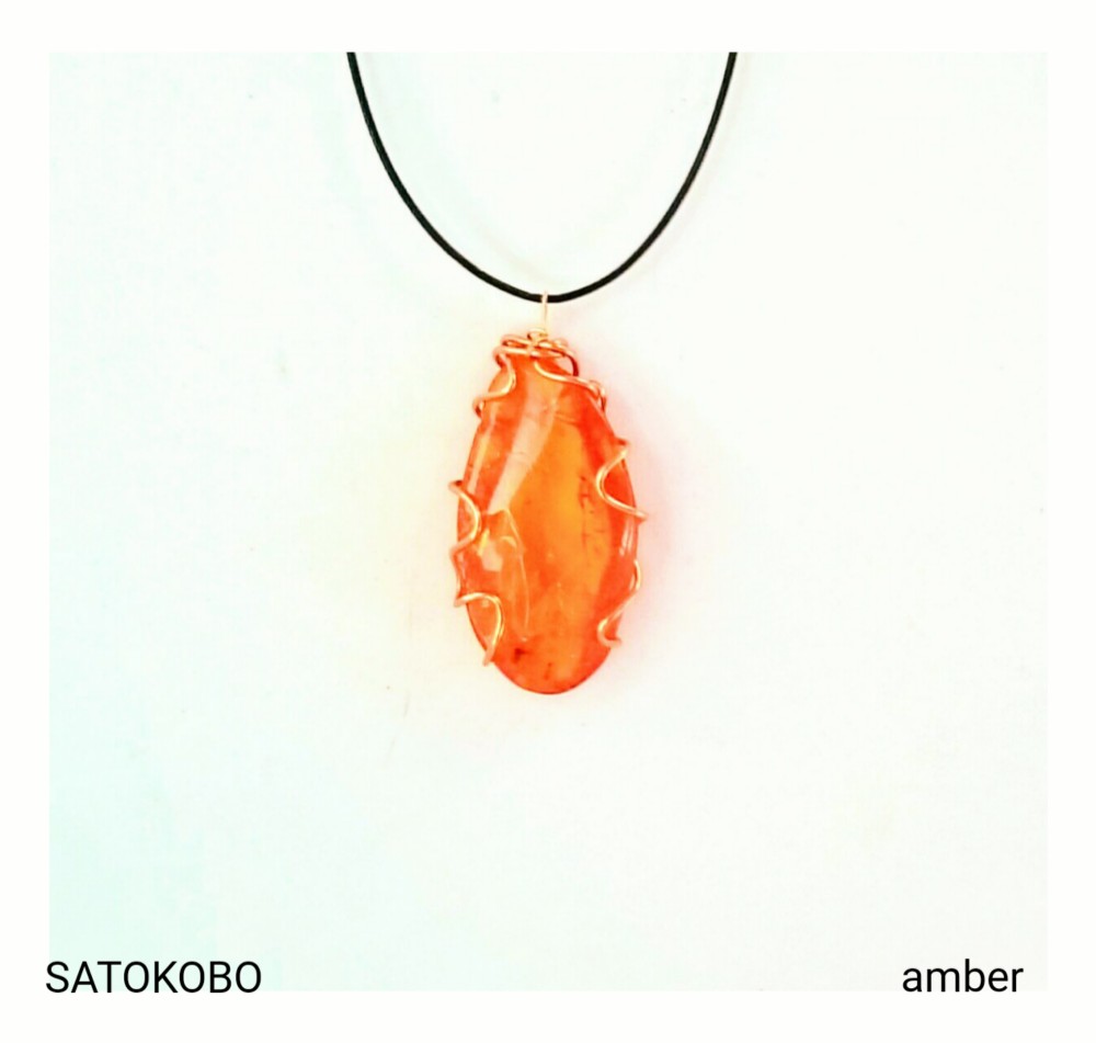 天然琥珀ペンダント