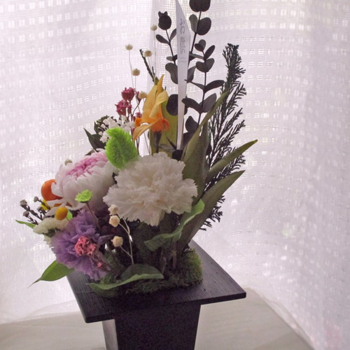 アイコ　仏花一対花器付き　プリザーブドフラワー　お供え花 仏花 小菊とマムのモダンアレンジ・花器付き(アイボリー