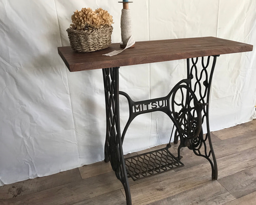 1062 黒ペンキのミシンテーブル　デスク　展示台　リメイク　レトロ　ビンテージ 1062 黒ペンキのミシンテーブル デスク 展示台 リメイク レトロ