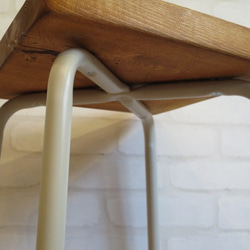 リメイク スツール 椅子　ヴィンテージ風　無垢材　1枚板　レトロ  椅子　脚ホワイト 5枚目の画像