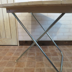 折り畳み　テーブル　イベント フリマ コンパクトテーブル　鉄脚　リメイク　600ｍm×545ｍm 店舗什器 キャンプ 4枚目の画像