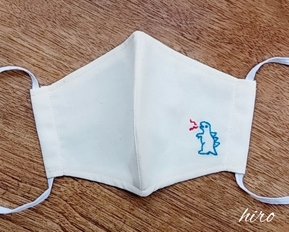 子供用ワンポイント刺繍マスク【小学校低学年くらい】 　【受注生産】 3枚目の画像