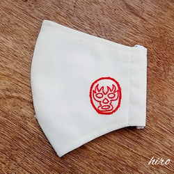 ワンポイント刺繍 立体マスク【小学校低学年くらい】赤 1枚目の画像