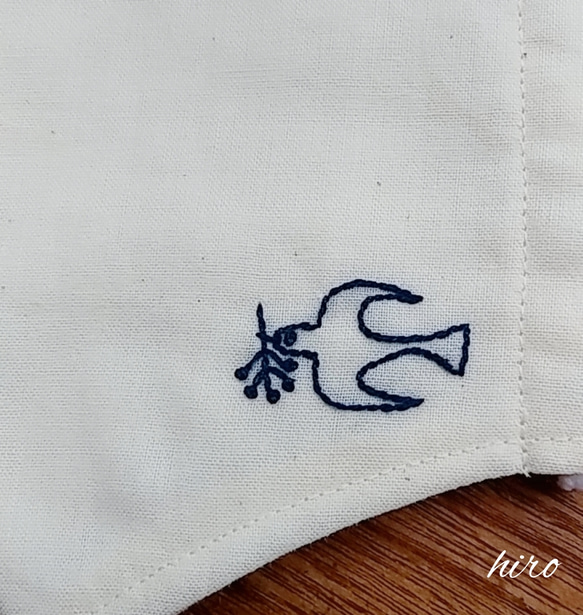 ワンポイント刺繍 立体マスク【大人用】つばめネイビー 2枚目の画像